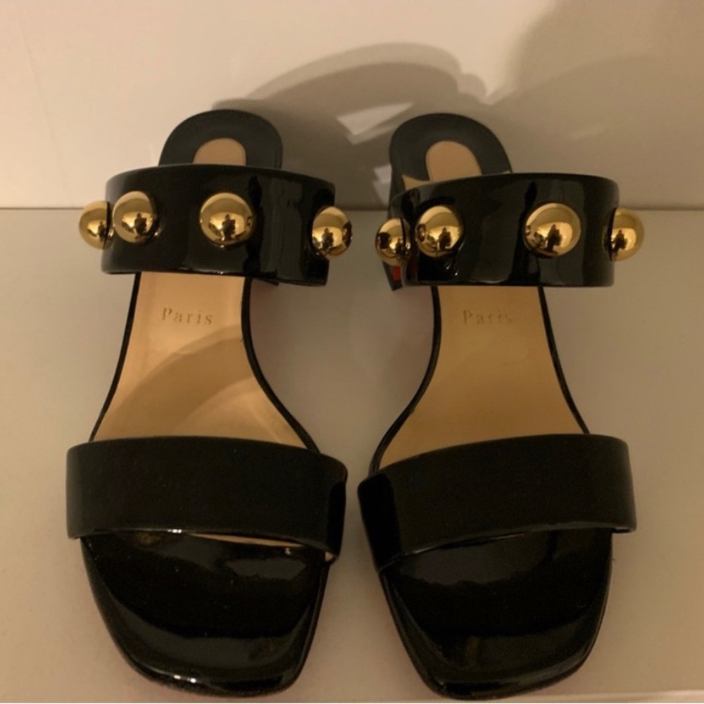 Stunning casual sandals wore 3 times trades are welcome handbags earrings etc